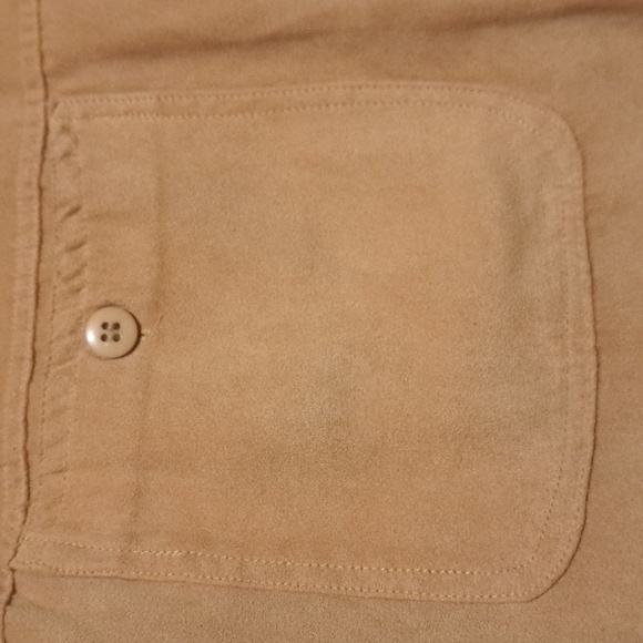 Soft Button-Up Shirt in Tan Classic vintage Classic with a comfortable loose fit - Picture 6 of 7